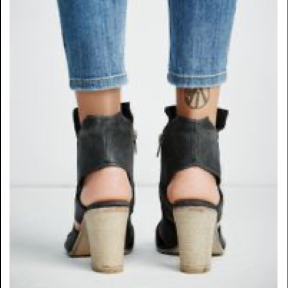 Free People Effie Block Heel Cut Out Bootie Black Size 38 - Picture 6 of 16